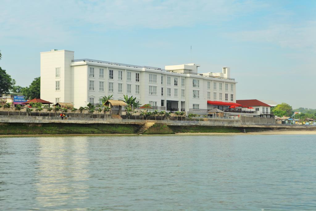 Hotel On The Rock Kupang  Exteriör bild